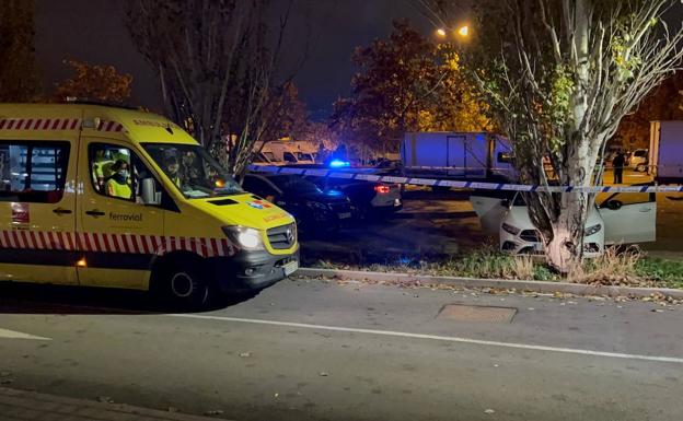 Crítico tras recibir un tiro en la nuca dentro de un coche