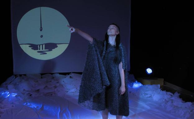 'A mi no me regales flores' y 'Medea a la deriva' cierran el ciclo 'Mujeres que cuentan'