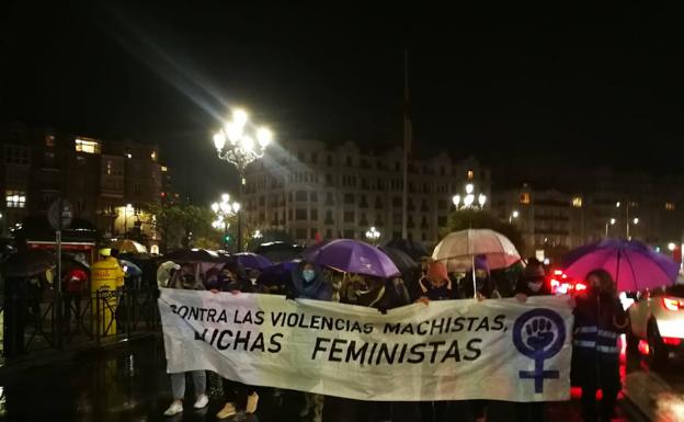 Jóvenes y mujeres, mayoría en la manifestación contra la violencia machista de Santander