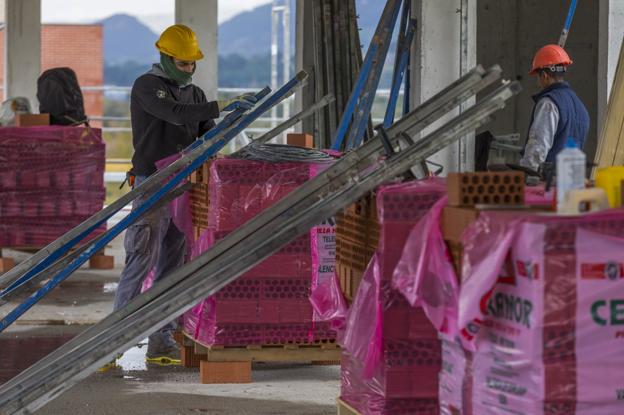 Subidas del 100% en el coste de los materiales retrasan obra civil y privada en Cantabria