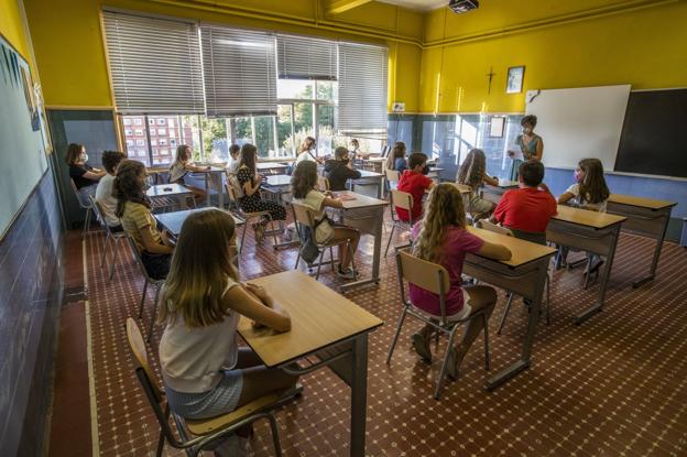 Bajan un 26,5% las aulas cerradas en el primer trimestre respecto a 2020