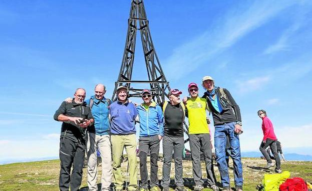 La cruz del Gorbea: 120 años como faro del montañismo