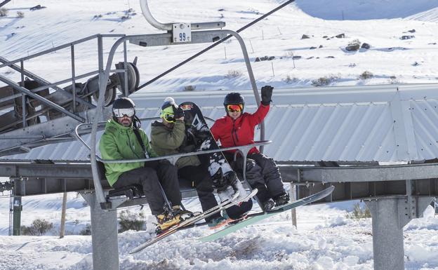 Alto Campoo abre la temporada al 50% y recibe a casi 1.500 usuarios