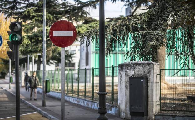 El padre biológico abre los brazos a 'sus' dos hijas
