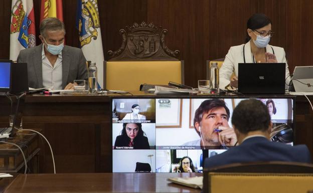 El concejal César Díaz da positivo en covid y la alcaldesa de Santander cancela su agenda del día