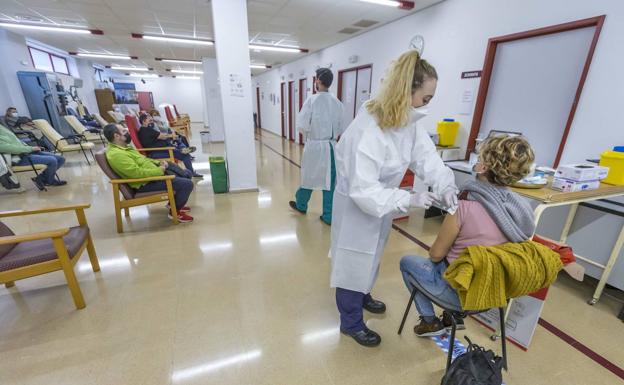 Este viernes arranca en Sierrallana la vacunación con la tercera dosis para población de 60 a 69 años