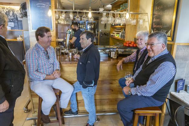 Cantabria no tomará medidas hasta después del puente pese a que la pandemia se dispara