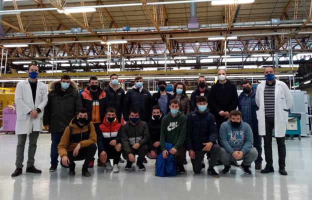 La planta de Seg Automotive acoge a los alumnos del IES Fuente Fresnedo