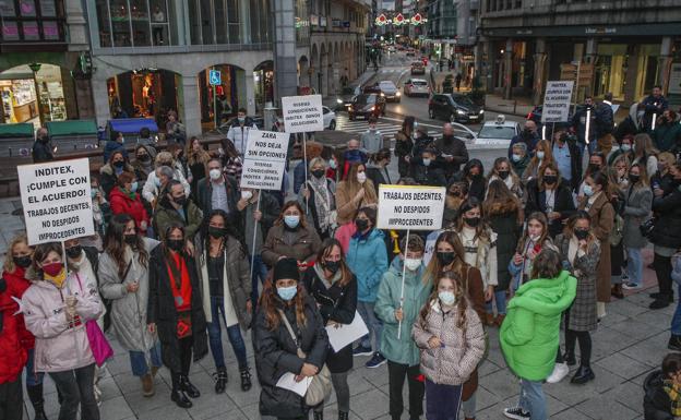 Los trabajadores de Zara protestan por los «incumplimientos» en las recolocaciones