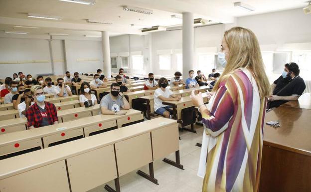 Las profesoras universitarias pagan la maternidad con un 11% de su sueldo