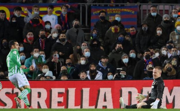 Juanmi castiga a un Barça negado en ataque