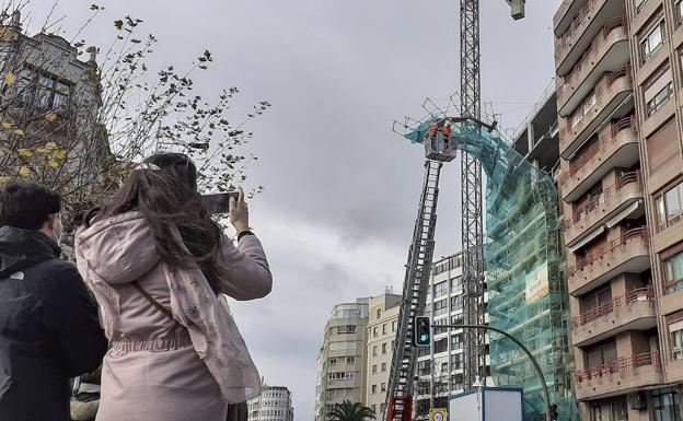 El temporal de viento desprende un andamio en Santander y provoca 50 incidencias en la región