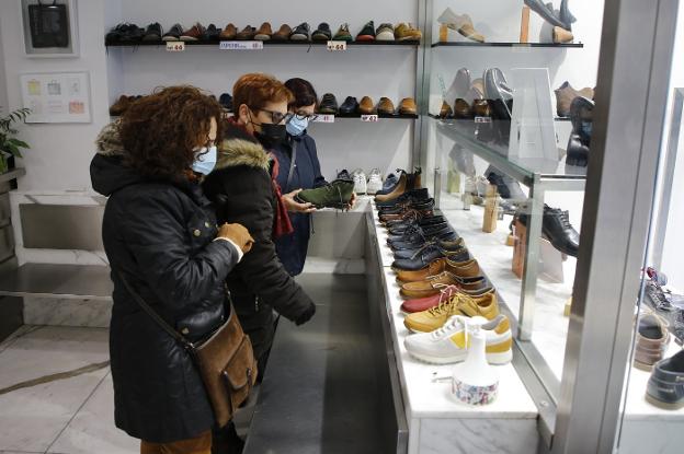 «El mal tiempo influye, desanima a la gente. Otros años se ve más movimiento»