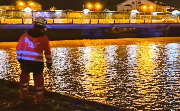 Cantabria se enfrenta a un par de jornadas con nieve, viento y oleaje