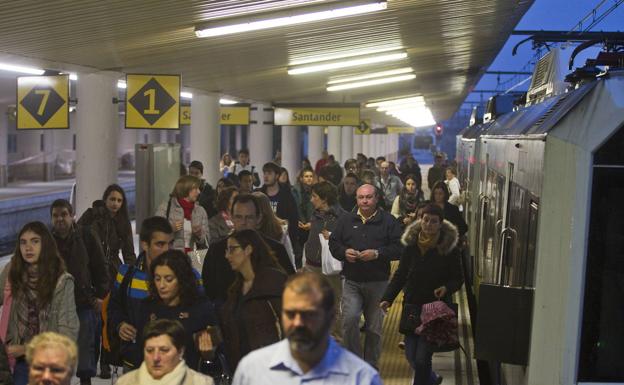 Protesta este jueves contra la decisión de Renfe que «degrada» la situación de Cercanías