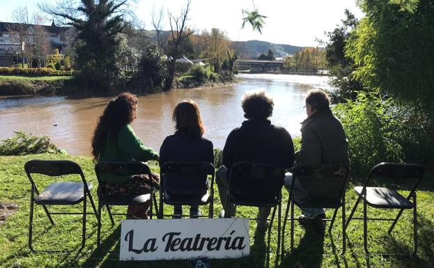 Ola de solidaridad tras la riada que inundó la teatrería de Oruña: «Todos somos Ábrego»