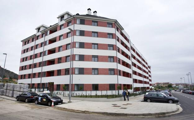 Seis familias de la Sociedad de Vivienda de Santander ejercen su derecho a compra este año