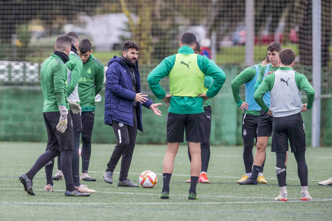 Entrenamiento del Racing para preparar el choque ante el Rayo Majadahonda