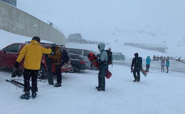 «Precaución» por la nieve para circular en la A-67 a la altura de Valdeolea