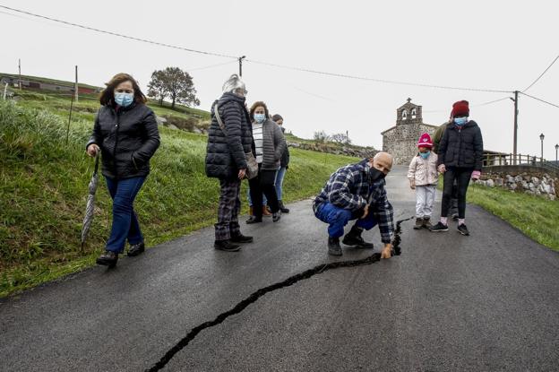 Los vecinos de Los Casares temen que los argayos les vuelvan a dejar «aislados»