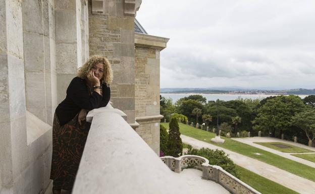 El Palacio de La Magdalena acoge un mercadillo solidario en memoria de Lola Sainz