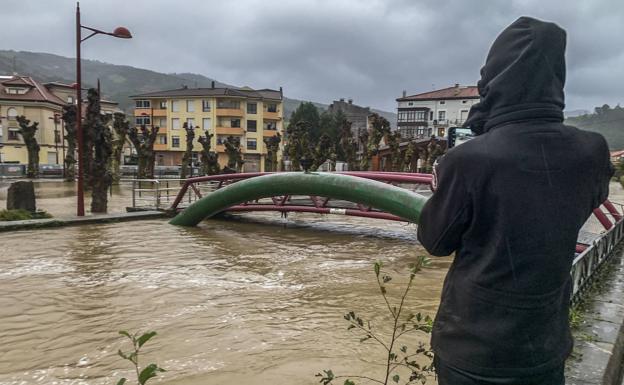 Miedo en Ampuero: «Si se me vuelve a inundar el negocio será la ruina»