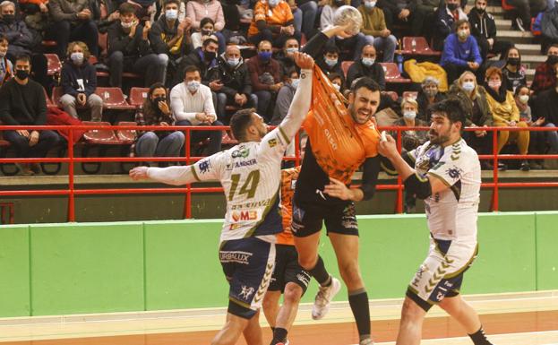 El Bathco zarandea al Puente Genil