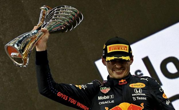 Verstappen hace claudicar a Hamilton en el mejor final posible