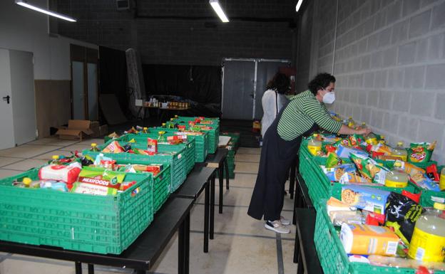 El Banco de Alimentos de Santoña presta ayuda a 140 familias