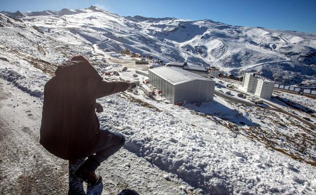 El hangar de J. A. Bayona en Sierra Nevada