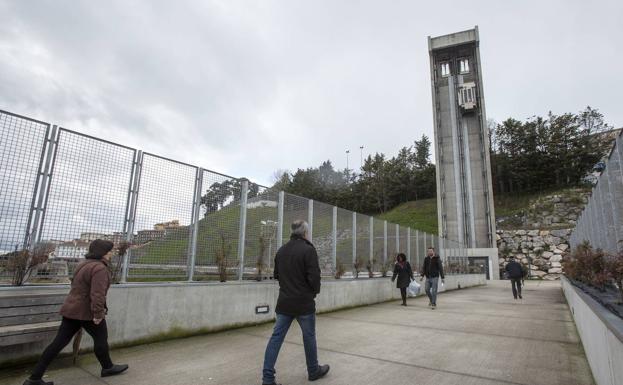 A juicio por pelearse a cuenta del aforo del ascensor panorámico de la calle Carlos Haya