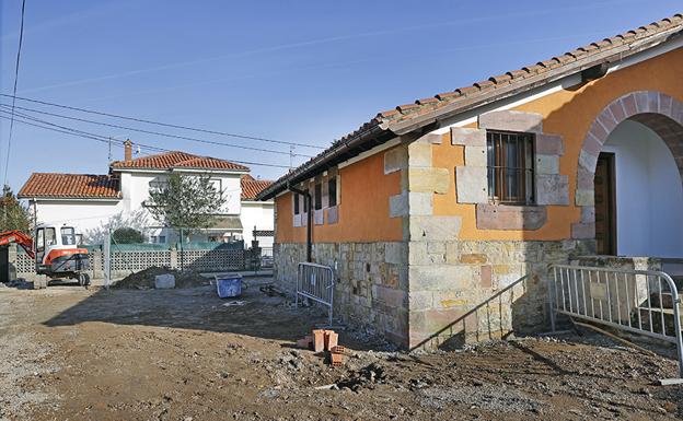 Cabezón de la Sal mejora el entorno de las antiguas escuelas de Ontoria