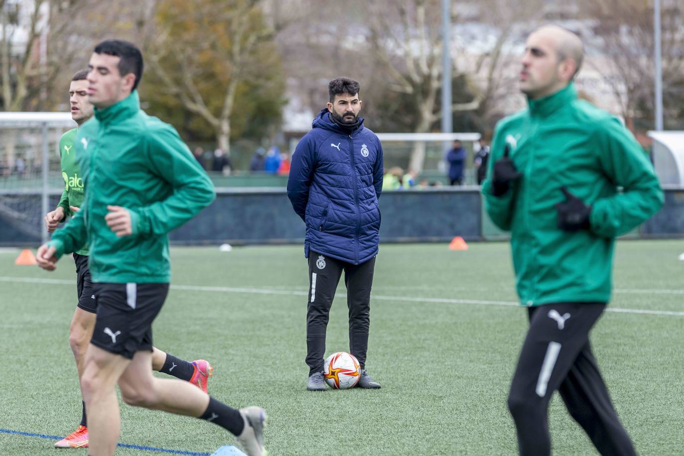 El Racing entrena con normalidad tras el positivo de Isma López