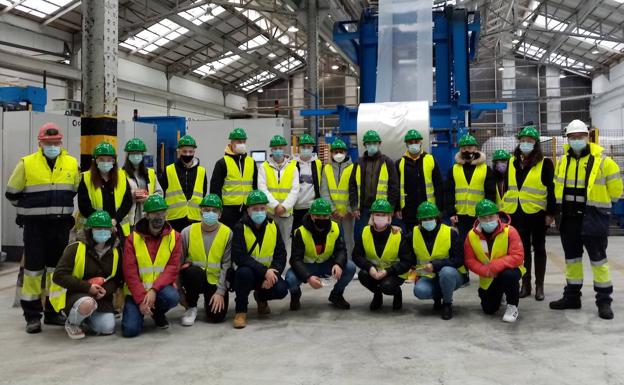 Los alumnos del IES Besaya visitan la planta de Solvay