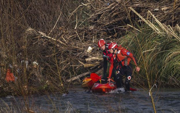 La búsqueda del joven desaparecido en el río de Cieza se centra ya en Suances