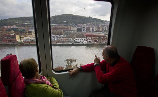 Revilla traslada a Sánchez la responsabilidad del tren rápido a Bilbao y le pide un mayor compromiso