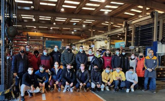 Los alumnos del instituto de Los Remedios visitan la planta de Jacinto Herrero