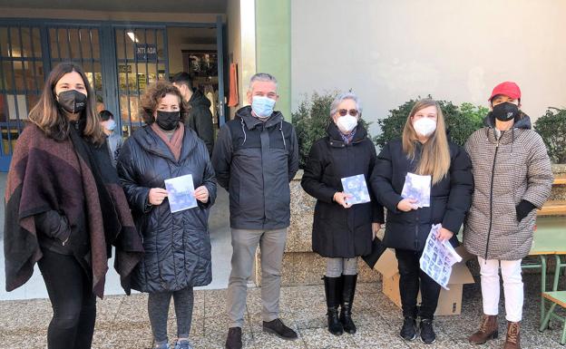 Recuperan la memoria de las mujeres de Cazoña y Perines con murales de Sara Blasco