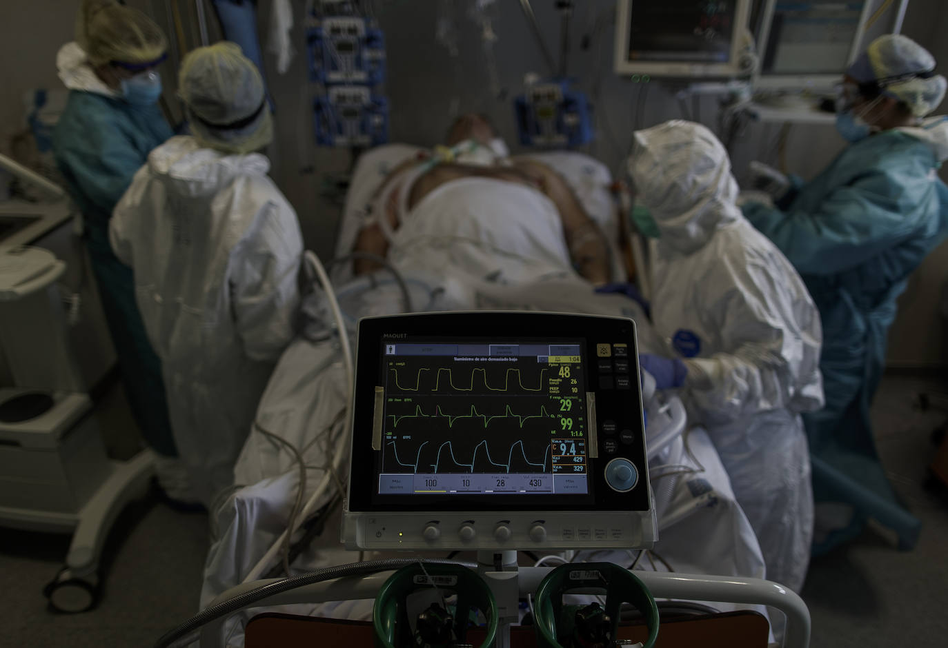 Fallece por covid un hombre de 95 años y la incidencia en los mayores de 65 entra en riesgo muy alto