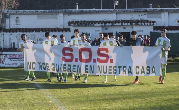 Jugadores, técnicos y directiva del Noja protestan por la falta de apoyo municipal