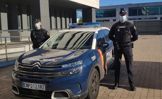 Hablan los policías que evitaron el suicidio en Cabo Menor: «En momentos así uno saca fuerzas de donde parece que no las hay»