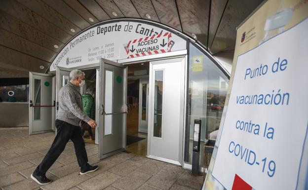 El Palacio de Deportes se estrena como punto de vacunación masiva con más de 1.670 citas