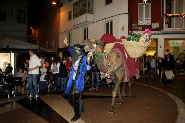 Animalistas denuncian la utilización de renos y camellos vivos por Navidad