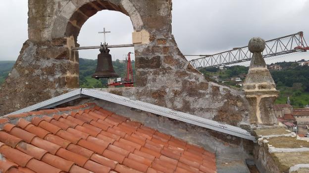 Una nueva cubierta luce ya en la iglesia de Santa María de la Asunción de Laredo