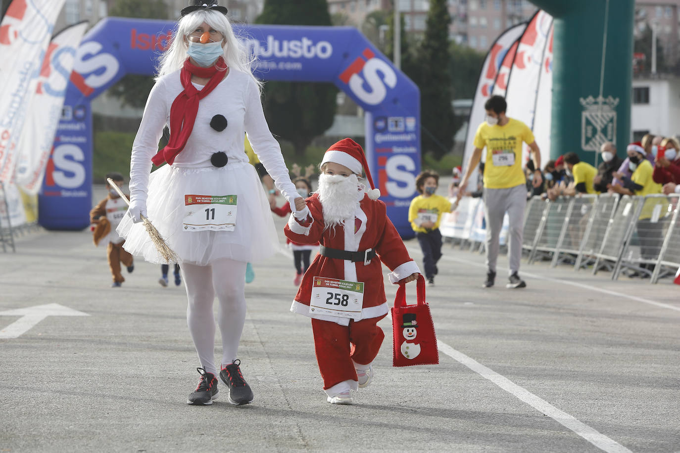 Así ha transcurrido la San Silvestre de Torrelavega para recaudar alimentos para Cruz Roja