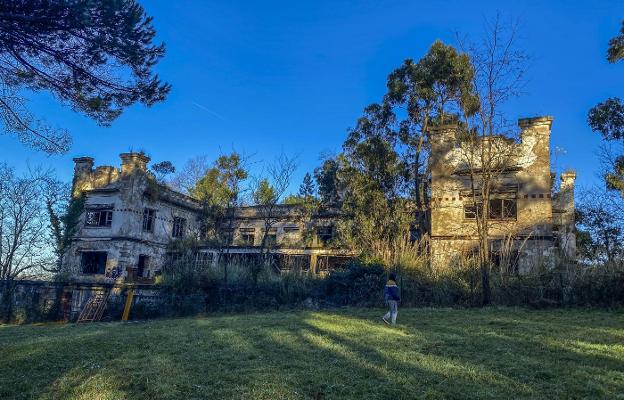 La rehabilitación del teatro, primer paso para la recuperación integral de Isla Pedrosa