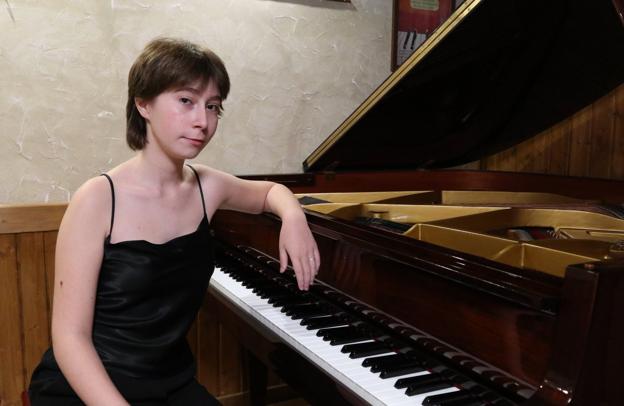 La joven pianista cántabra Sofía Meladze gana el Premio Hazen y actuará en el Centro Botín