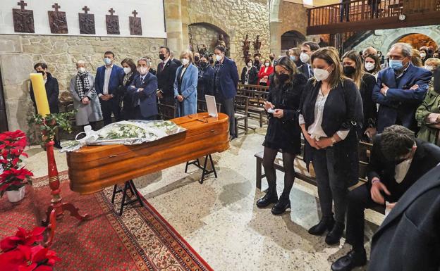 Decenas de vecinos y autoridades despiden a Severiano Ballesteros, exalcalde de Marina de Cudeyo