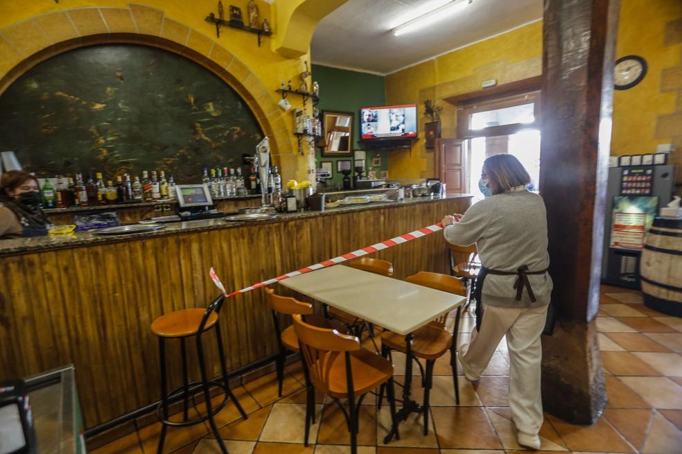 Desconcierto en la hostelería: «¿Pero tengo que cerrar la barra?»