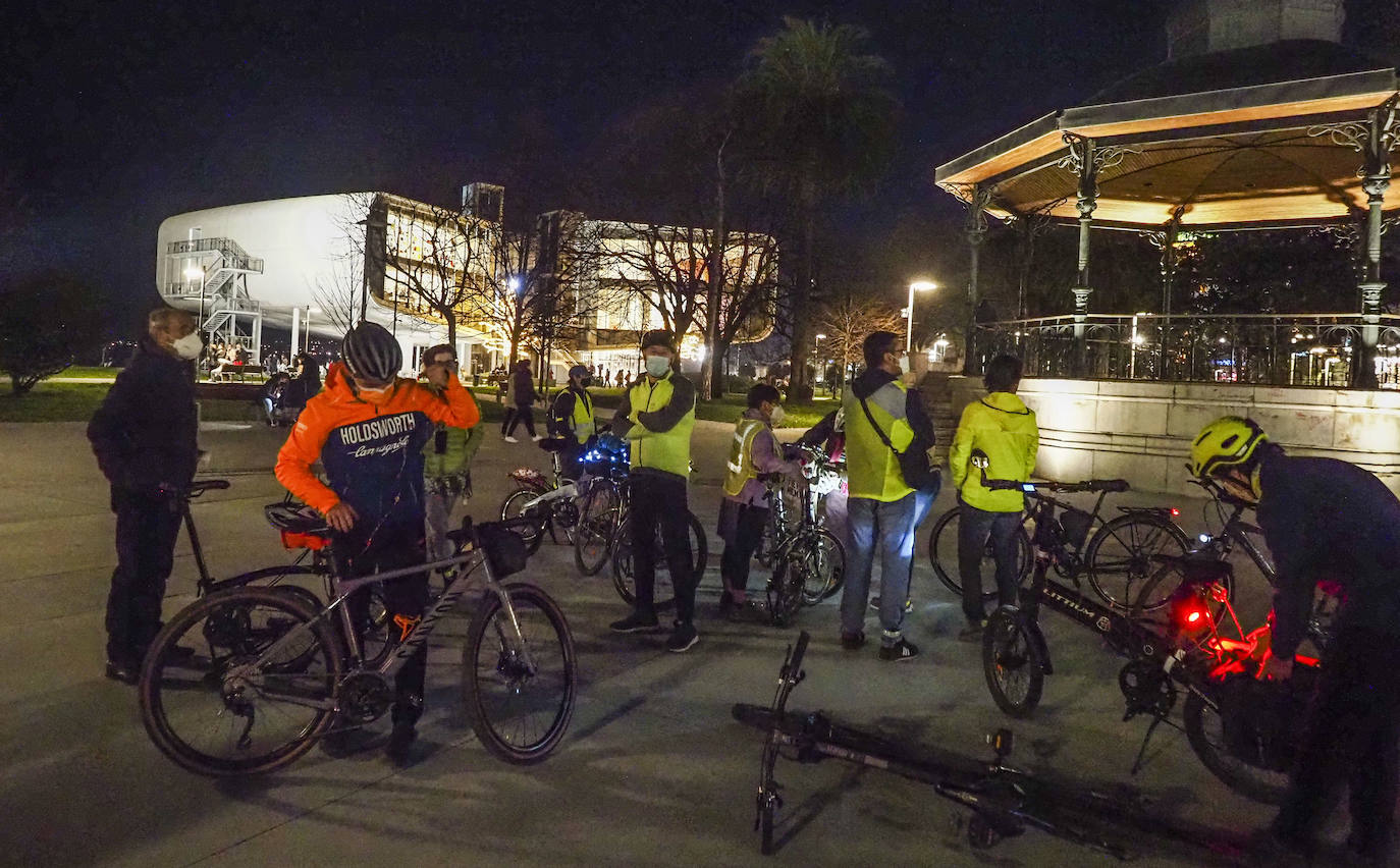 'Bicicletada navideña' en Santander